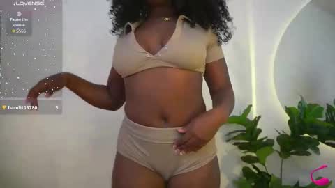 Snapshot of sophie_luvs chatting on May 2026 02:01:02 PM Sophie online show from May 2026 02:01:02 PM
