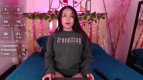 sophie_moon24 online show from December 2024 08:33:02 PM