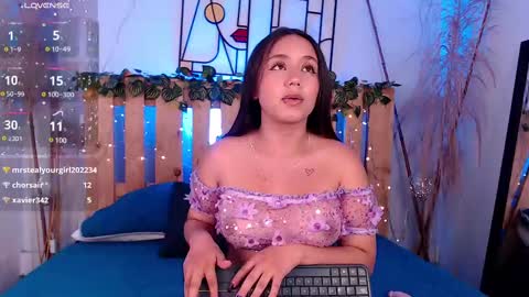 sophie_moon24 online show from December 2024 08:21:02 PM