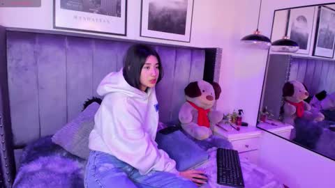 Snapshot of sophie_silverr chatting on September 2025 06:11:02 PM Sophie online show from September 2025 06:11:02 PM