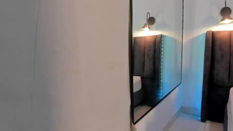 sophie_smith19 online show from April 2026 01:01:01 PM