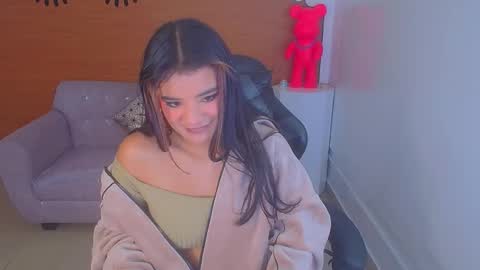 Sofia online show from December 2024 01:05:01 AM