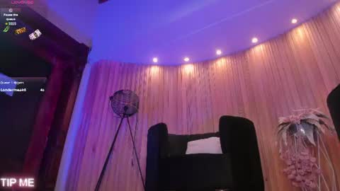 Snapshot of sophiebarnett_ chatting on June 2026 12:37:01 AM Sophie online show from June 2026 12:37:01 AM