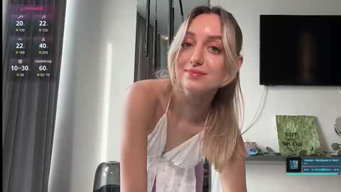 Snapshot of sophiebelll chatting on October 2025 11:03:01 AM sophiebelll online show from October 2025 11:03:01 AM
