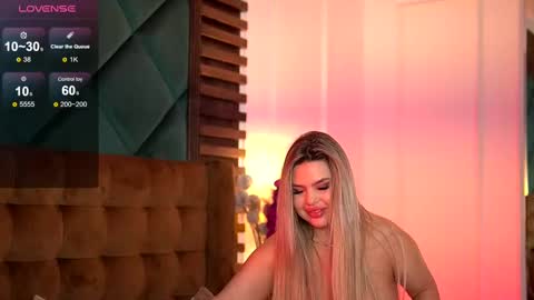 Snapshot of sophieboobsx chatting on February 2025 01:20:01 PM Sophie online show from February 2025 01:20:01 PM