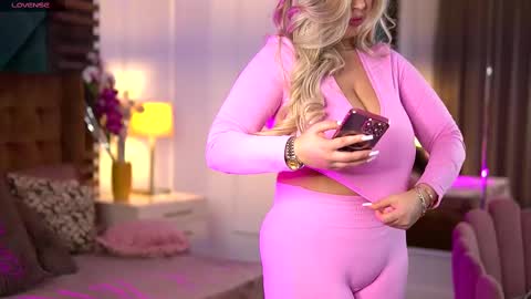 Snapshot of sophieboobsx chatting on February 2025 07:26:02 AM Sophie online show from February 2025 07:26:02 AM