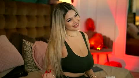 Snapshot of sophieboobsx chatting on September 2025 04:48:02 AM Sophie online show from September 2025 04:48:02 AM