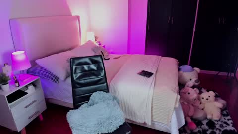    online show from December 2024 04:03:02 AM