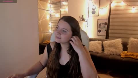 Snapshot of sophiee09_ chatting on October 2025 02:33:01 AM Sophie online show from October 2025 02:33:01 AM