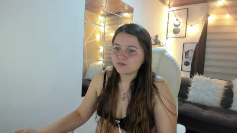Snapshot of sophiee09_ chatting on October 2025 01:11:02 PM Sophie online show from October 2025 01:11:02 PM