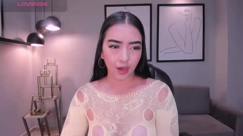 Sophie online show from December 2025 04:08:02 AM