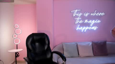 Sophie online show from February 2026 04:43:02 AM