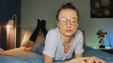 sophieleroux online show from November 2025 01:12:02 PM