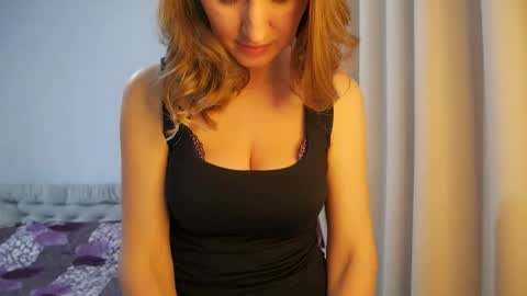 Snapshot of sophilorens chatting on May 2026 01:17:02 PM Sophi online show from May 2026 01:17:02 PM