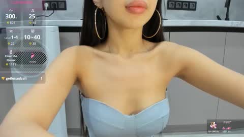 Mia online show from October 2025 09:04:02 PM