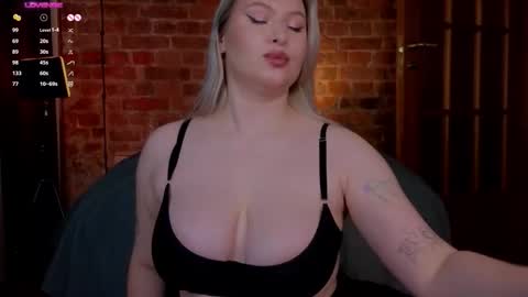 soulmeinme online show from November 2025 08:19:02 PM