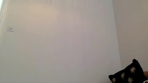sourpineappleice online show from May 2026 01:49:01 PM