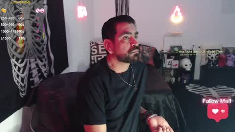 Snapshot of soyelcarlitos chatting on April 2026 06:02:01 AM El Carlitos online show from April 2026 06:02:01 AM