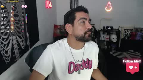 Snapshot of soyelcarlitos chatting on April 2026 02:58:01 AM El Carlitos online show from April 2026 02:58:01 AM