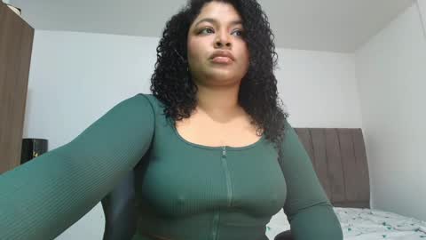 Snapshot of soynerea chatting on June 2026 11:44:01 PM online show from June 2026 11:44:01 PM