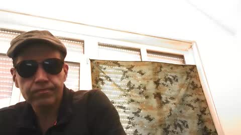 Snapshot of spliffray chatting on April 2026 06:13:01 AM spliffray online show from April 2026 06:13:01 AM