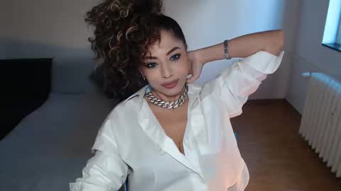 Snapshot of spoiled__doll chatting on October 2025 09:41:02 AM Doll online show from October 2025 09:41:02 AM
