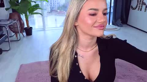 Anna online show from October 2025 12:09:02 PM