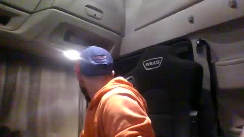 spyco82 online show from November 2025 06:07:02 PM