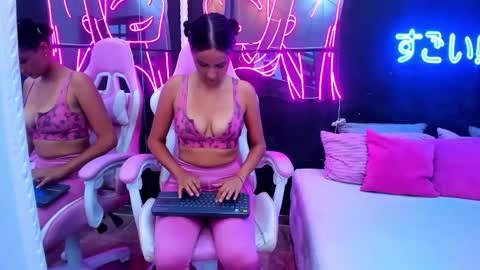 staarlightt online show from September 2025 08:23:01 PM