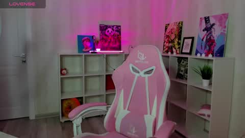 Stacey GMT5 Mo Tu We Th Fr Sa 3am -10am online show from December 2024 01:03:01 AM