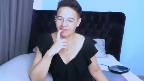 staceydarling online show from July 2026 06:20:01 AM