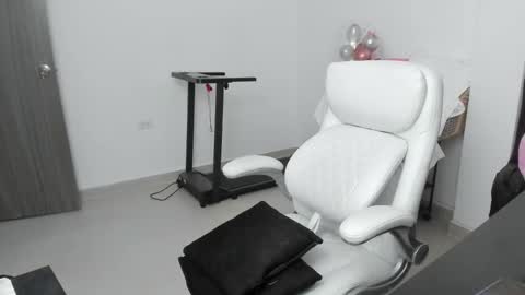 Zulma Yisset online show from December 2025 03:47:01 AM