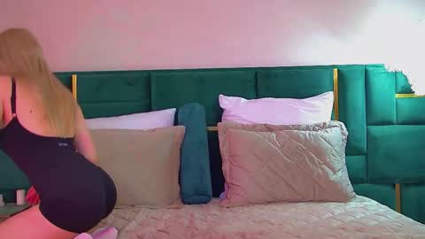 StacyEvances online show from September 2025 06:07:01 PM