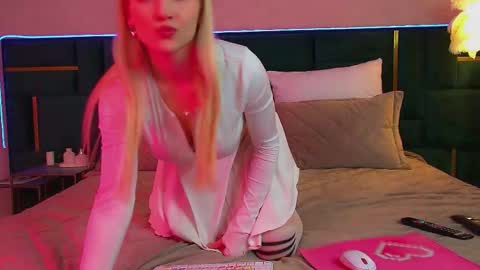StacyEvances online show from October 2025 06:17:01 PM