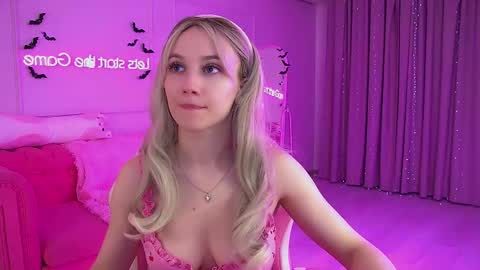 StacyEvances online show from October 2025 06:31:02 PM