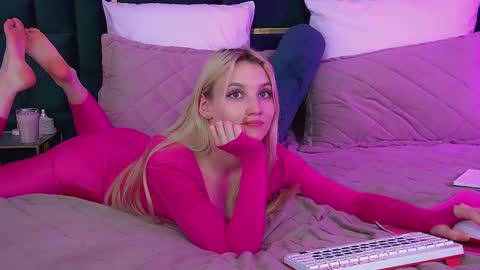 StacyEvances online show from November 2025 08:53:01 PM