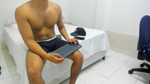 Snapshot of stand_boy01 chatting on November 2025 12:38:02 AM stand_boy01 online show from November 2025 12:38:02 AM