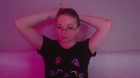 Snapshot of star_girlish chatting on October 2025 05:42:01 PM star_girlish online show from October 2025 05:42:01 PM