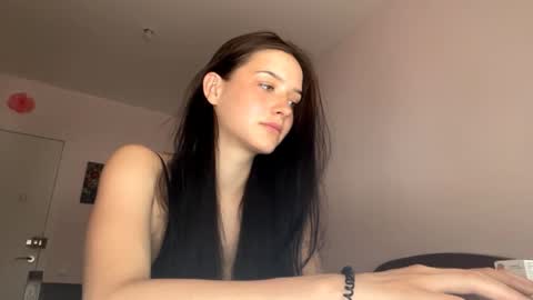 Lola online show from June 2026 09:32:01 AM