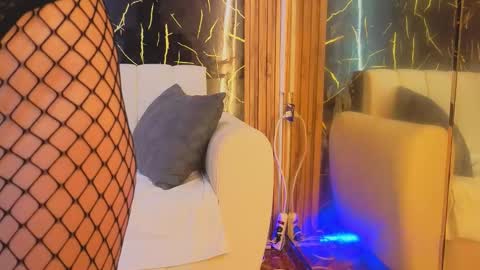 starlight_mature23_aws online show from February 2026 05:19:02 AM