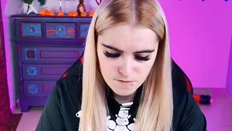 stef_nicks online show from October 2025 09:00:02 AM