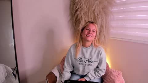 Stefanny   online show from January 2025 12:35:02 PM