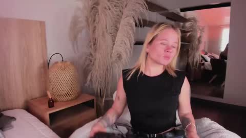 Stefanny   online show from March 2025 12:48:02 PM