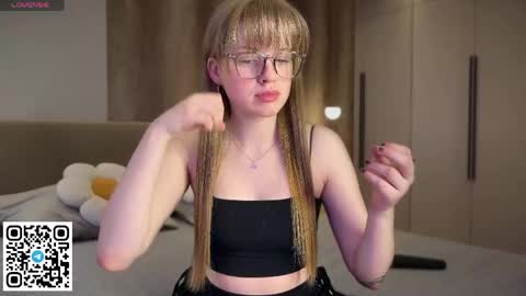 STEFI  Streams every day from 10 PM GTM1  online show from April 2026 01:15:01 AM