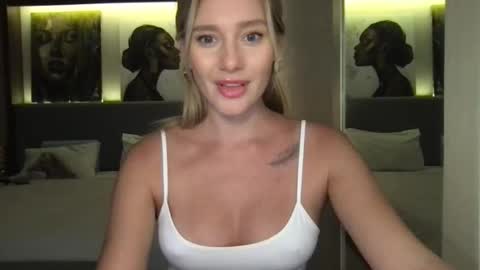 Stella online show from October 2025 01:19:01 PM