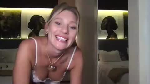 Stella online show from October 2025 04:18:01 PM