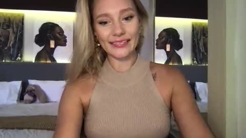 Stella online show from October 2025 02:04:02 AM