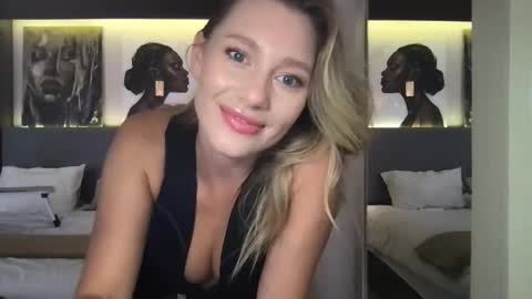 Stella online show from November 2025 02:32:01 AM