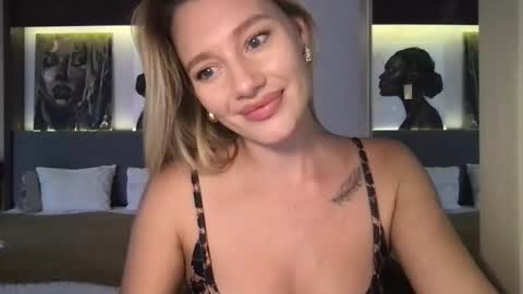 Stella online show from December 2025 02:28:01 AM