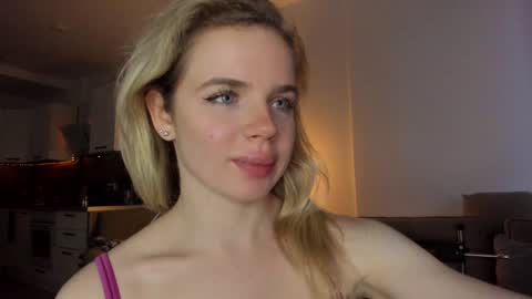 Asella online show from December 2024 12:19:02 PM